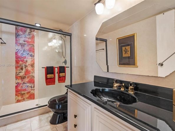 800 Parkview Dr 1021, Hallandale Beach FL 33009