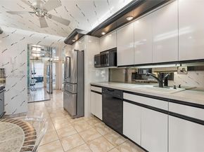 800 Parkview Dr 1021, Hallandale Beach FL 33009