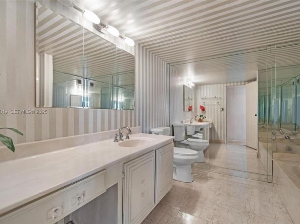 800 Parkview Dr 1021, Hallandale Beach FL 33009