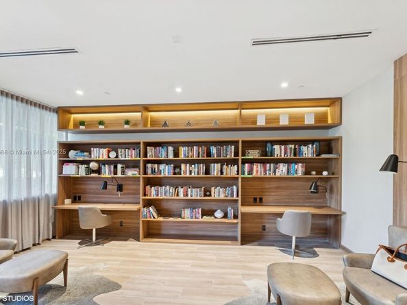 1000 W Island Blvd 2911, Aventura FL 33160