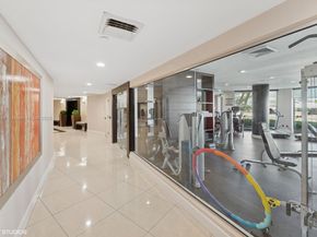 1000 W Island Blvd 2911, Aventura FL 33160