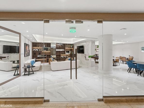 1000 W Island Blvd 2911, Aventura FL 33160