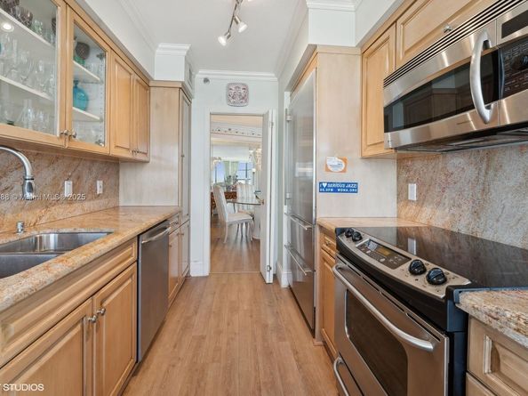 1000 W Island Blvd 2911, Aventura FL 33160