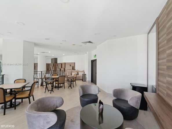 1000 W Island Blvd 2911, Aventura FL 33160