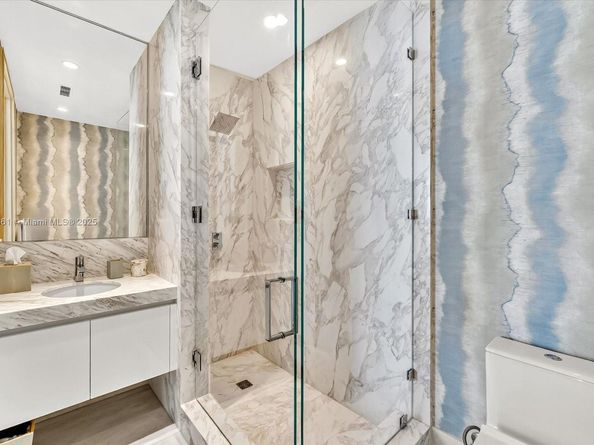 17901 Collins Ave 2004, Sunny Isles Beach FL 33160