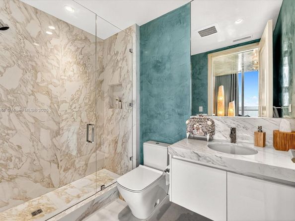 17901 Collins Ave 2004, Sunny Isles Beach FL 33160