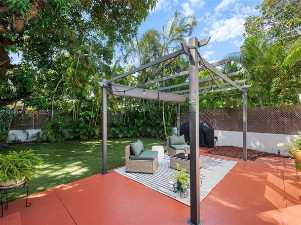 1020 SW 22nd St, Miami FL 33129