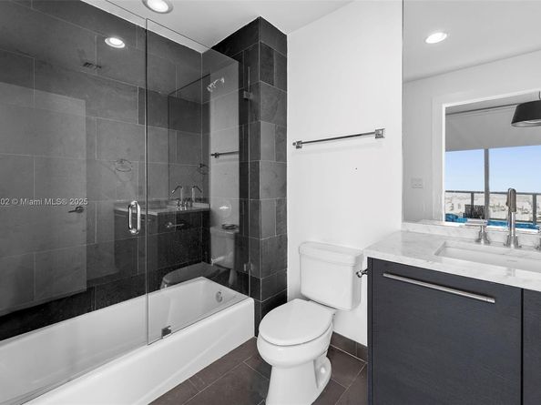 900 Biscayne Blvd PH6201, Miami FL 33132