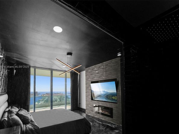 900 Biscayne Blvd PH6201, Miami FL 33132