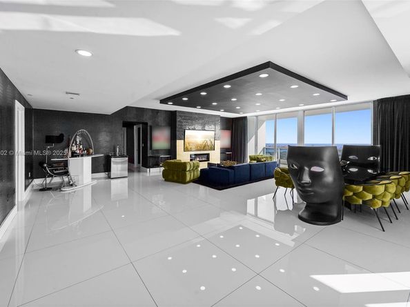 900 Biscayne Blvd PH6201, Miami FL 33132