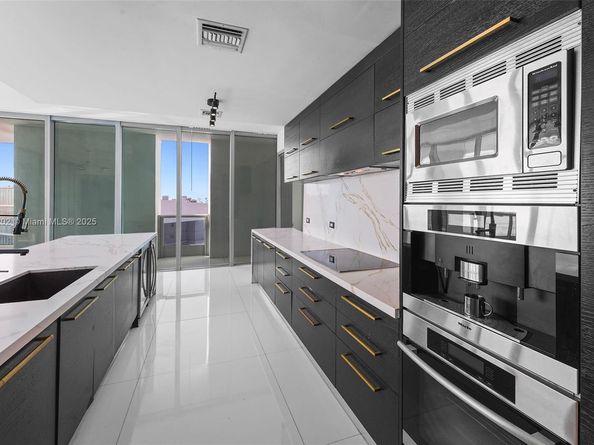 900 Biscayne Blvd PH6201, Miami FL 33132