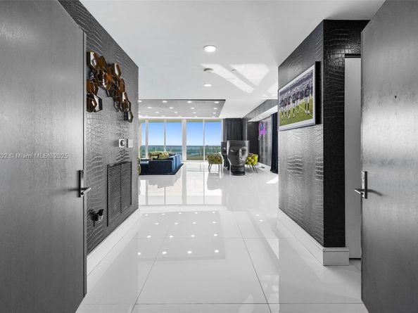 900 Biscayne Blvd PH6201, Miami FL 33132