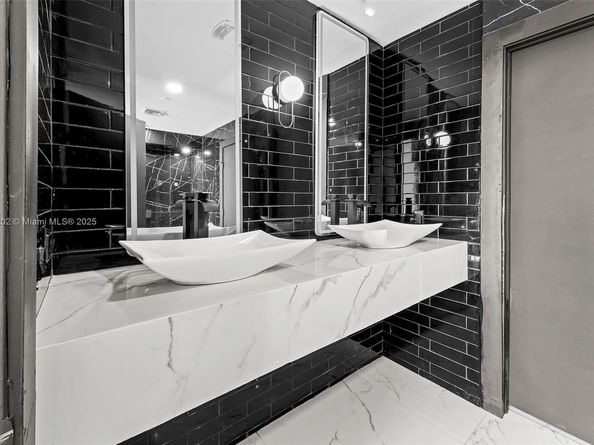 900 Biscayne Blvd PH6201, Miami FL 33132