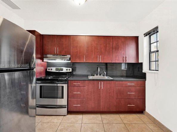 1020 SW 72nd Ave, Miami FL 33144