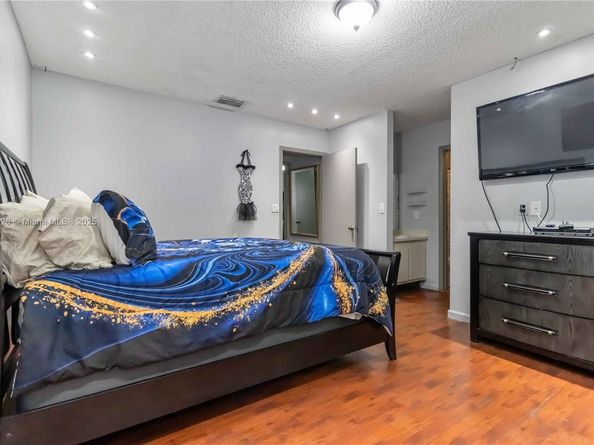 230 NW 106th Ter, Pembroke Pines FL 33026