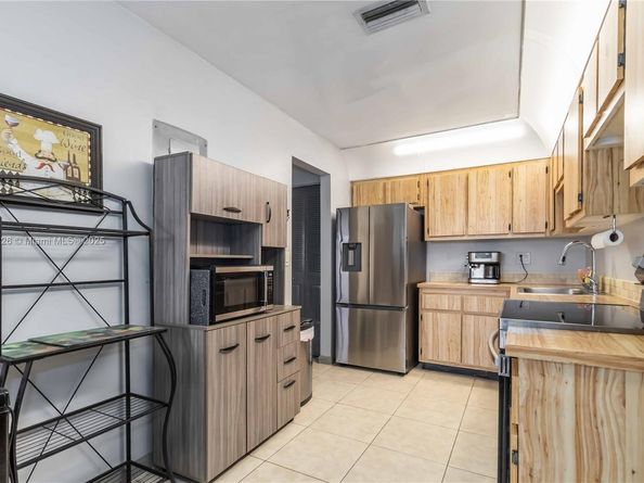 230 NW 106th Ter, Pembroke Pines FL 33026