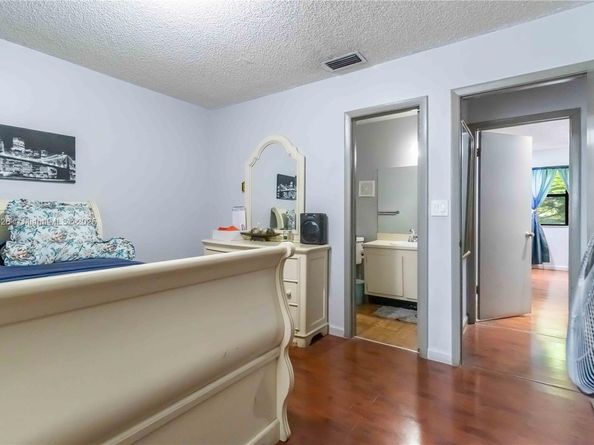 230 NW 106th Ter, Pembroke Pines FL 33026