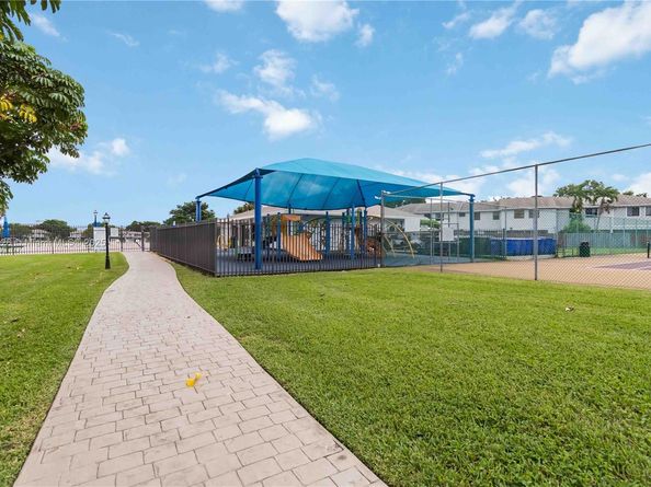 230 NW 106th Ter, Pembroke Pines FL 33026