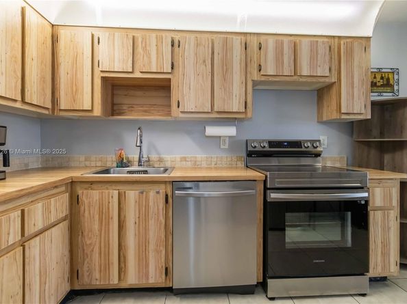 230 NW 106th Ter, Pembroke Pines FL 33026