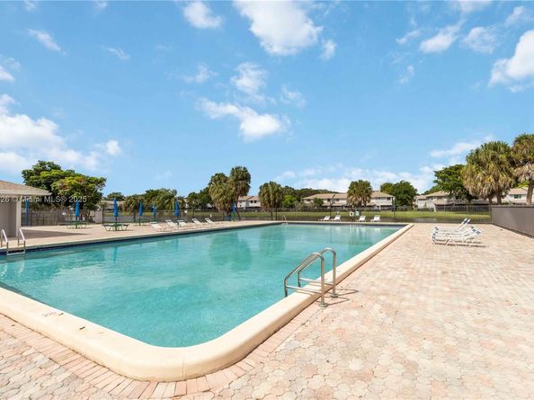 230 NW 106th Ter, Pembroke Pines FL 33026