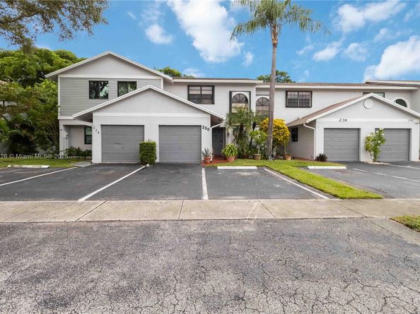 230 NW 106th Ter, Pembroke Pines FL 33026
