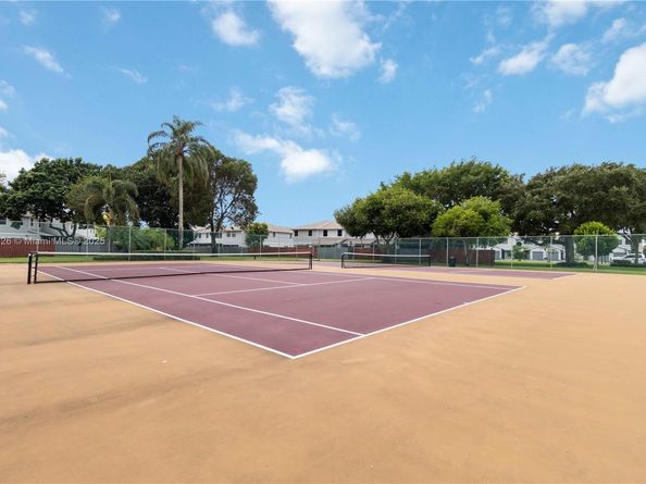 230 NW 106th Ter, Pembroke Pines FL 33026