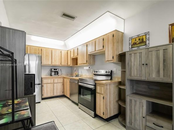 230 NW 106th Ter, Pembroke Pines FL 33026