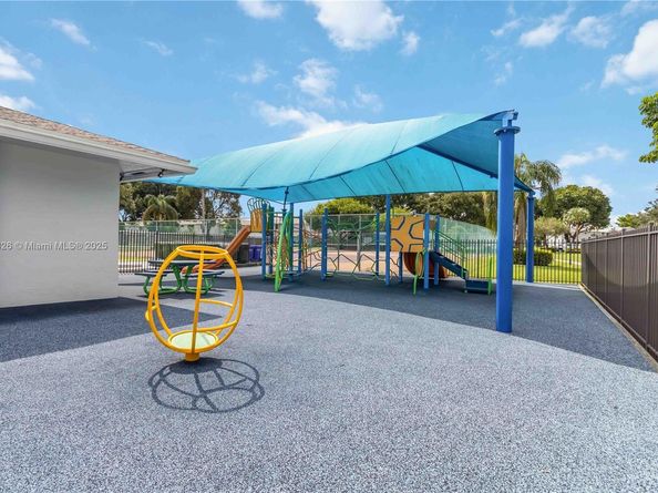 230 NW 106th Ter, Pembroke Pines FL 33026