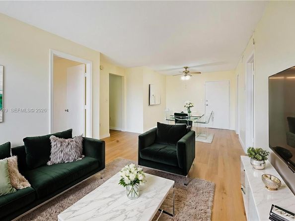 4801 NW 7th St 80316, Miami FL 33126