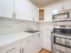 4801 NW 7th St 80316, Miami FL 33126