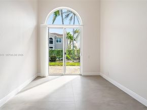 920 Captiva Dr, Hollywood FL 33019