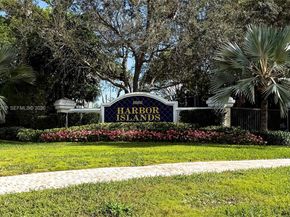 920 Captiva Dr, Hollywood FL 33019