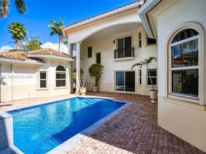 920 Captiva Dr, Hollywood FL 33019