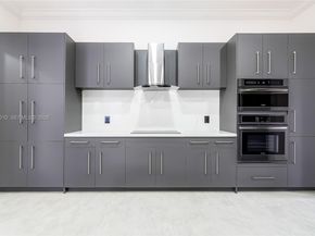 920 Captiva Dr, Hollywood FL 33019