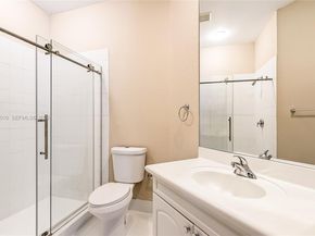 920 Captiva Dr, Hollywood FL 33019