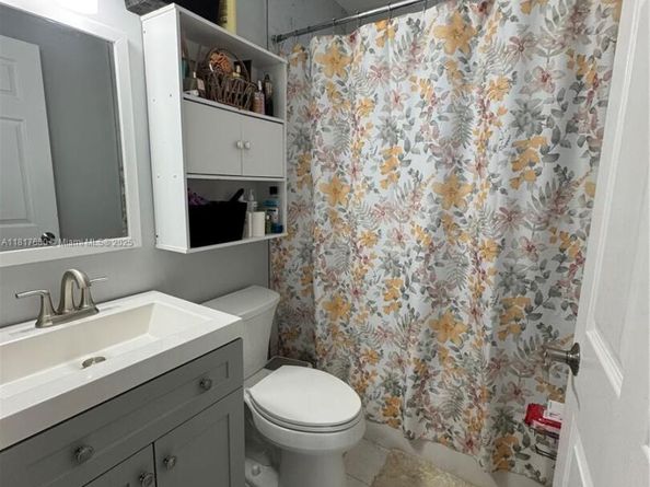 11510 SW 7th St, Sweetwater FL 33174