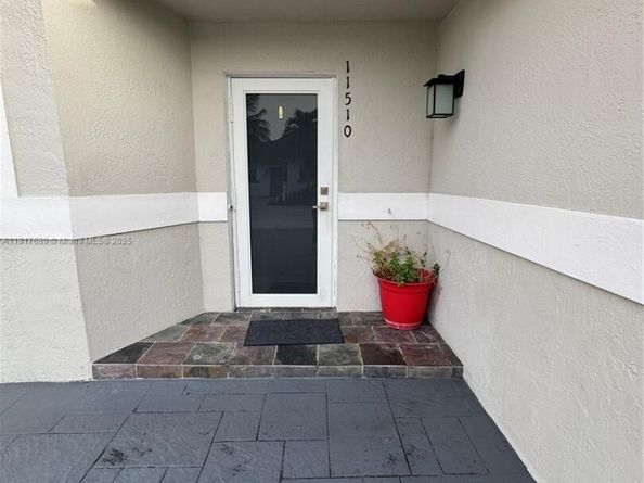 11510 SW 7th St, Sweetwater FL 33174
