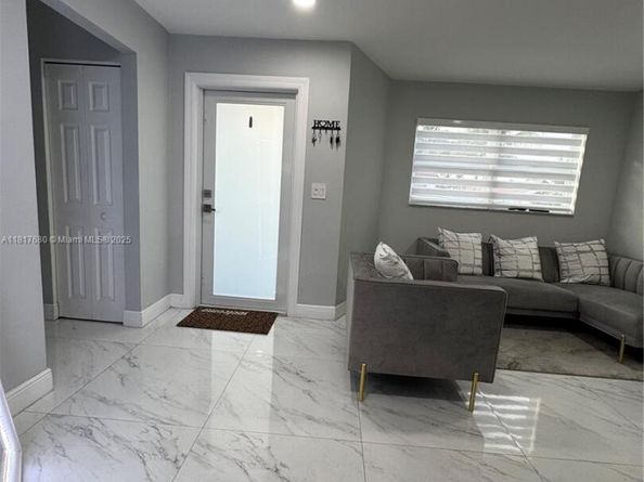 11510 SW 7th St, Sweetwater FL 33174