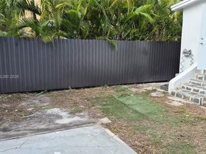 5720 NE Miami Pl, Miami FL 33137