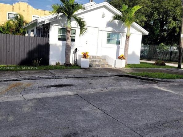 5720 NE Miami Pl, Miami FL 33137