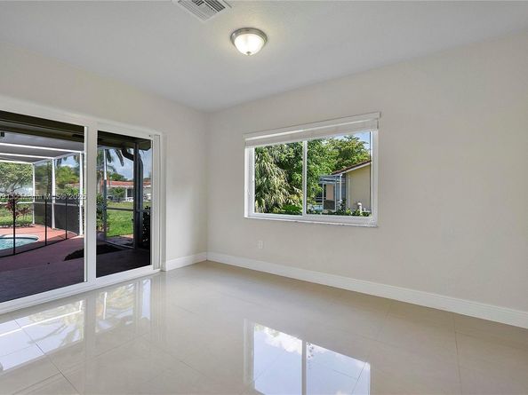 3880 Coral Hills Dr, Coral Springs FL 33065