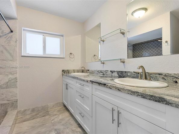 3880 Coral Hills Dr, Coral Springs FL 33065