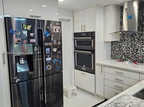 619 NE 14th Ave 106, Hallandale Beach FL 33009