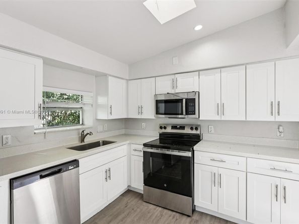 807 N 26th Ave, Hollywood FL 33020