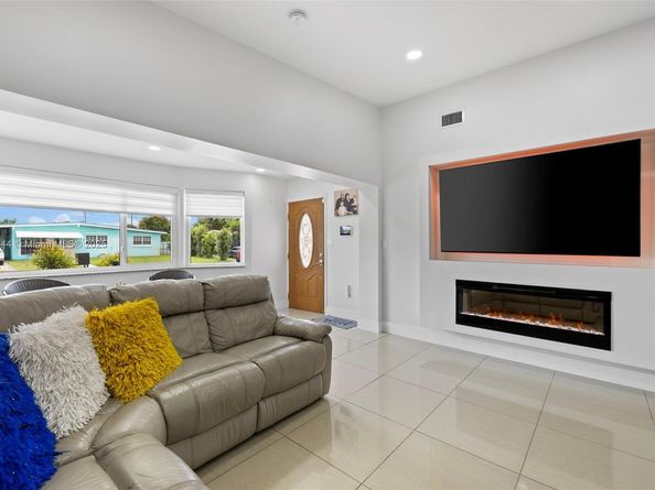 18022 NW 7th Ct, Miami Gardens FL 33169