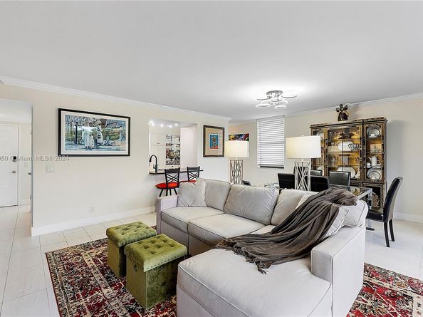 105 Lake Emerald Dr. 315, Oakland Park FL 33309