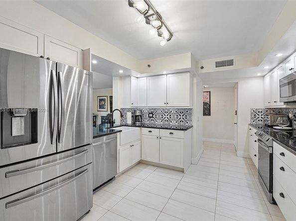 105 Lake Emerald Dr. 315, Oakland Park FL 33309