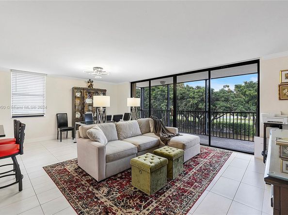 105 Lake Emerald Dr. 315, Oakland Park FL 33309