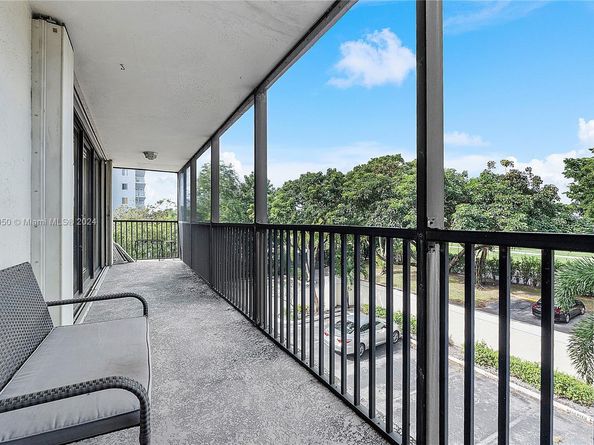 105 Lake Emerald Dr. 315, Oakland Park FL 33309