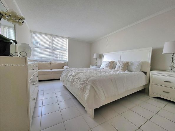 2030 S Ocean Dr 1804, Hallandale Beach FL 33009